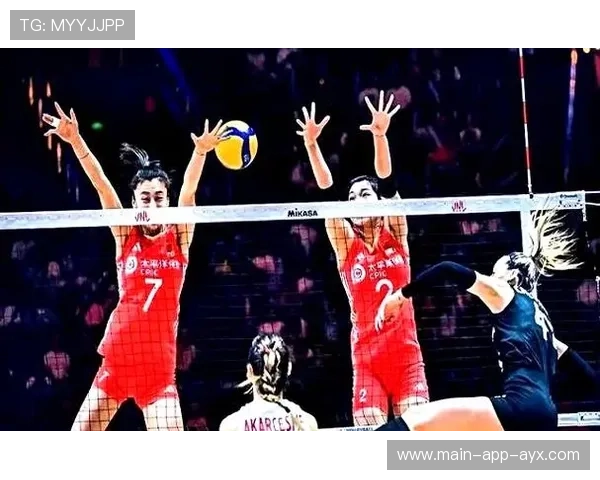 女排副攻三次拦网像盖帽表演 女排副攻三次拦网像盖帽表演