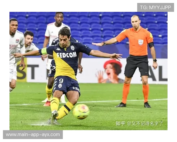 法甲摩纳哥依靠长传反复撕裂对方区域,击中多次弱点