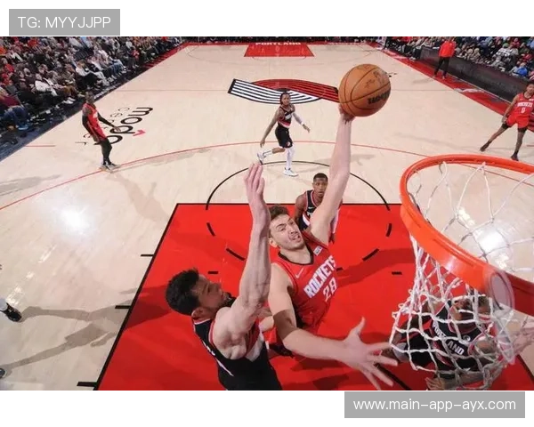 申京背身策应多次撕开对手防线