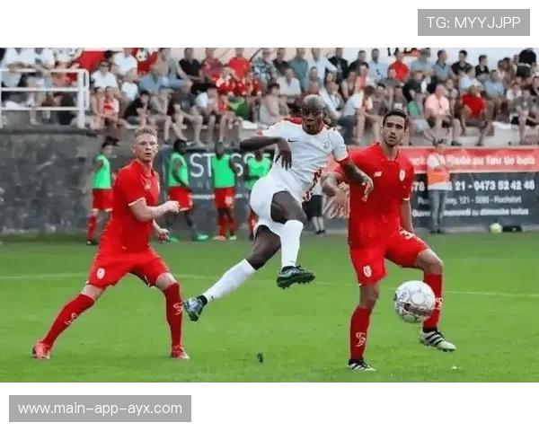 维拉换人提速冲刺，末段仍压制，维拉首发